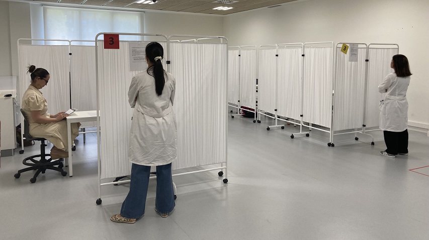 Más de 150 estudiantes de Medicina realizaron la prueba ECOE ante los evaluadores de IMQ y la Universidad de Deusto